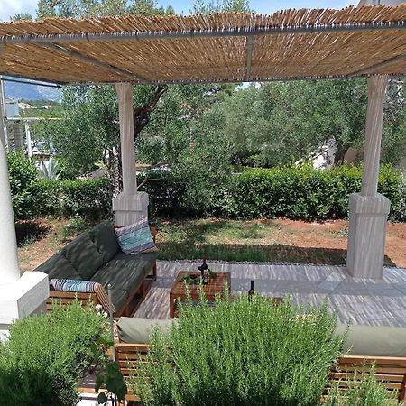 My Mediterranean Villa With Huge Garden And Own Parking Lumbarda Extérieur photo