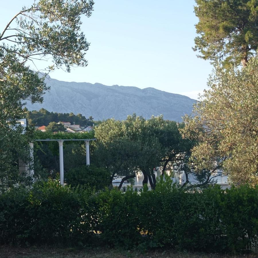 My Mediterranean Villa With Huge Garden And Own Parking Lumbarda Extérieur photo