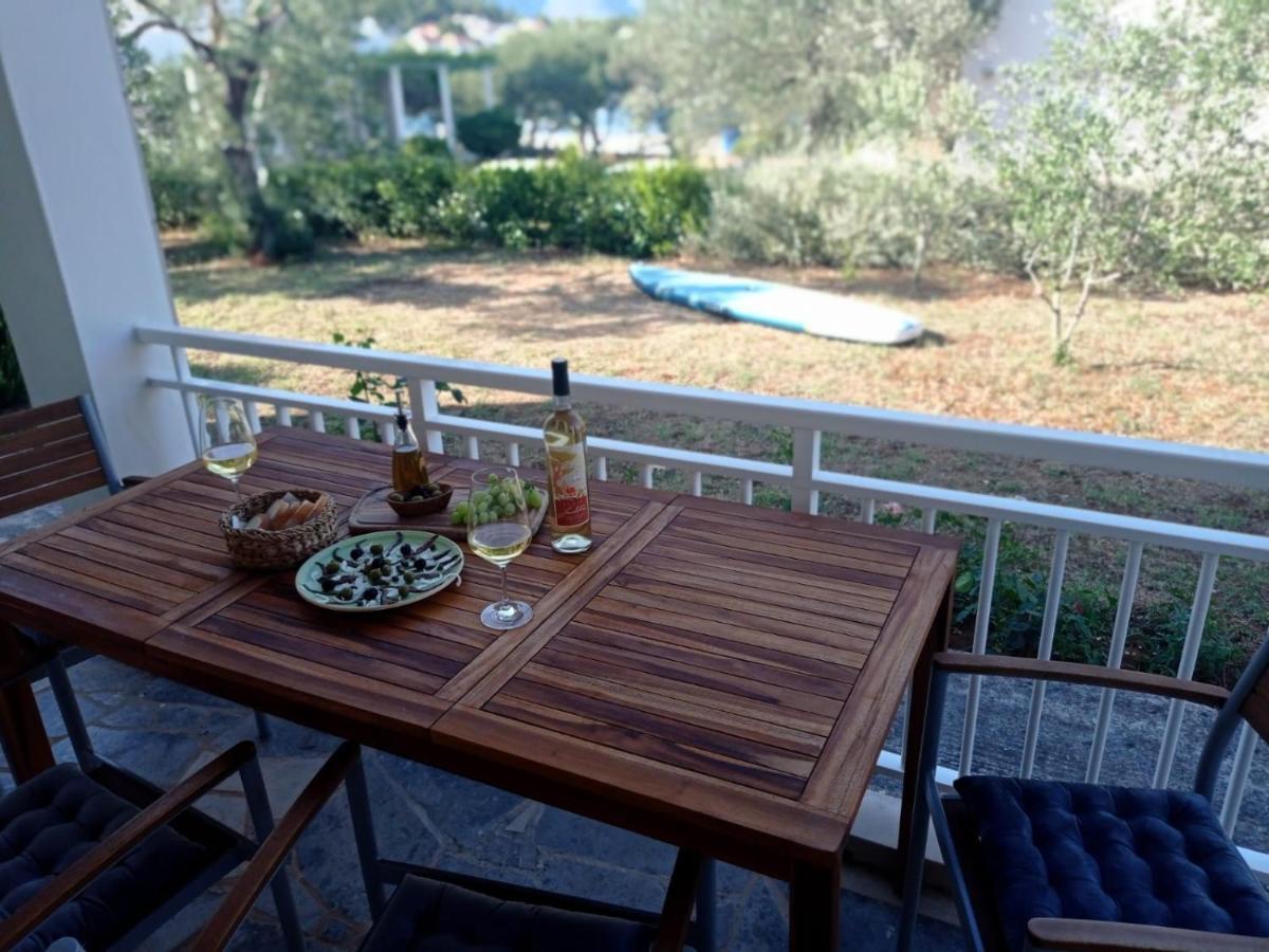 My Mediterranean Villa With Huge Garden And Own Parking Lumbarda Extérieur photo