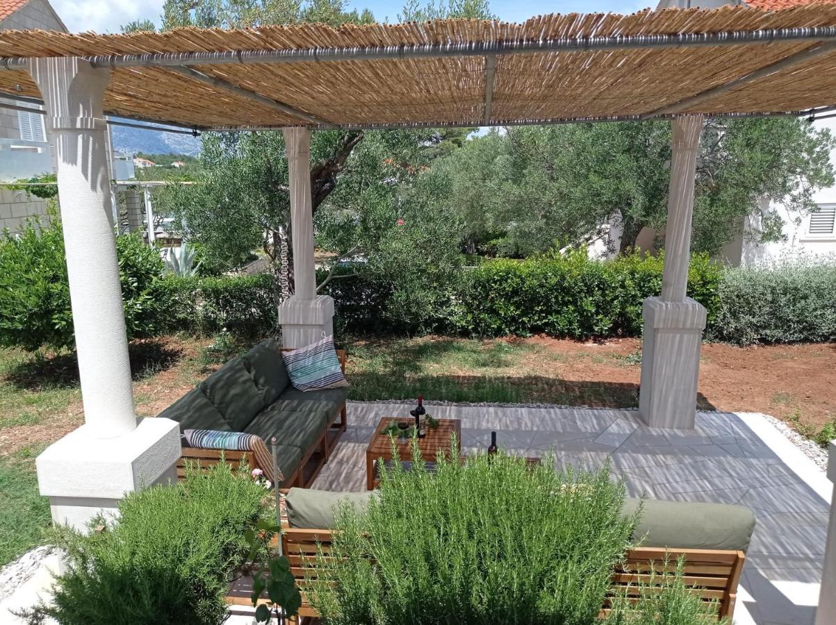 My Mediterranean Villa With Huge Garden And Own Parking Lumbarda Extérieur photo